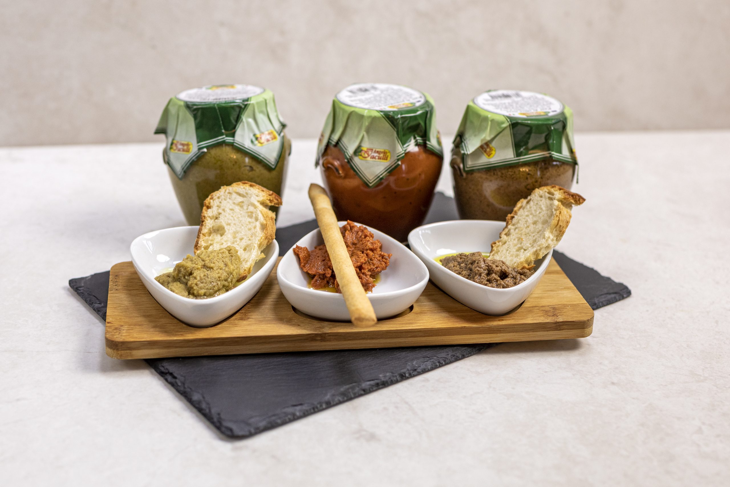 Paté of sun-dried tomatoes in extra virgin olive oil - Image 2